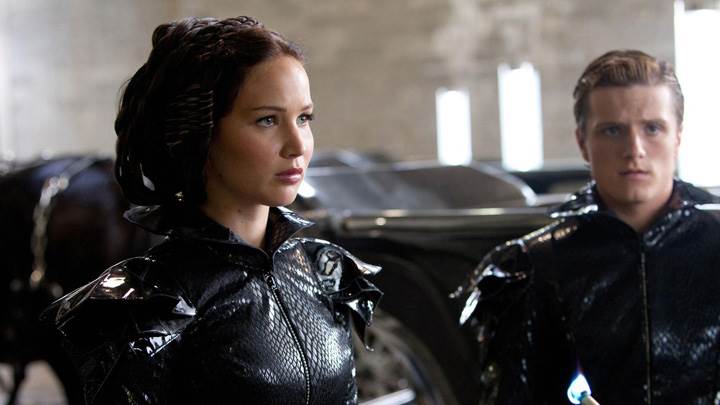 The Hunger Games – Lenny Kravitz, Josh Hutcherson and Jennifer Lawrence Sitting